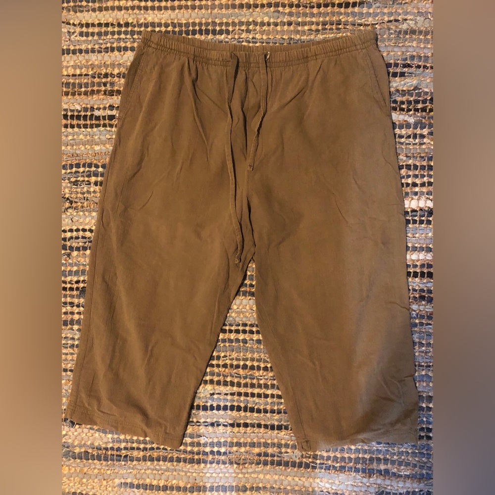 Casual Drawstring Cropped Capri Pants in Brown
Size M
DKR & Company